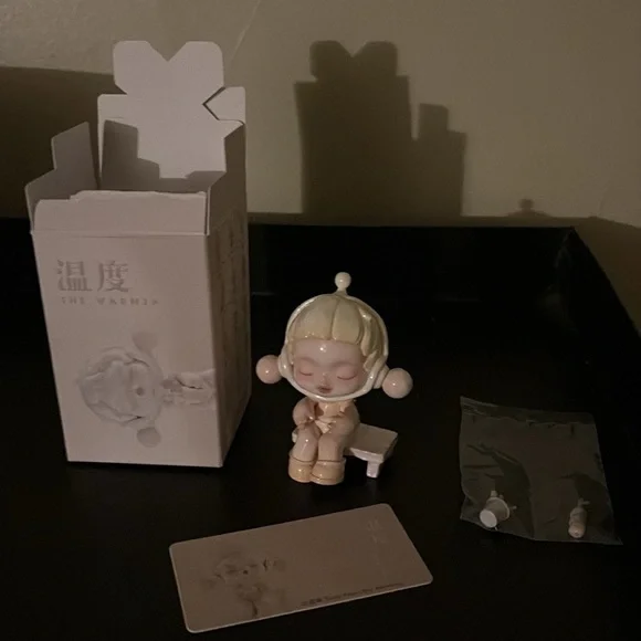 Skull Panda The Encounter Doll The Warmth Collectible Figurine with Box - Picture 2 of 8